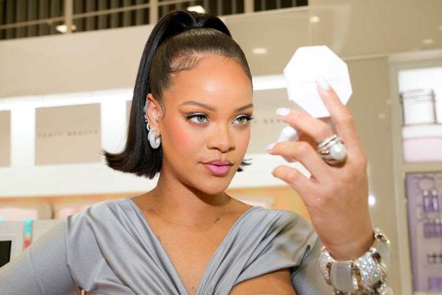 Rihanna Debuts Fenty Beauty's New 'Hella Thicc' Mascara