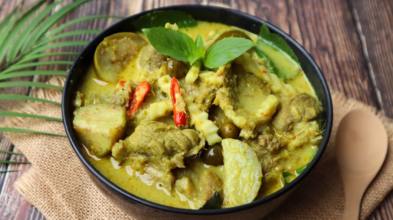 Green curry with eggplant