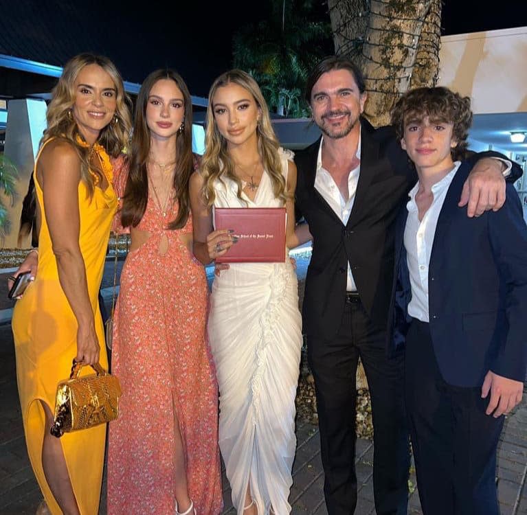 Juanes con su mujer e hijos 