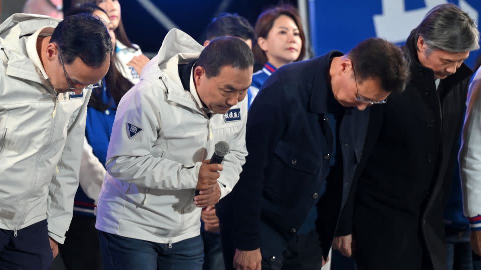 Taiwan's presidential candidate Hou Yu-ih of the main opposition Kuomintang (KMT) party bows beside his running mate Jaw Shaw-kong as they concede defeat in New Taipei City on January 13, 2024 - Sam Yeh/AFP/Getty Images