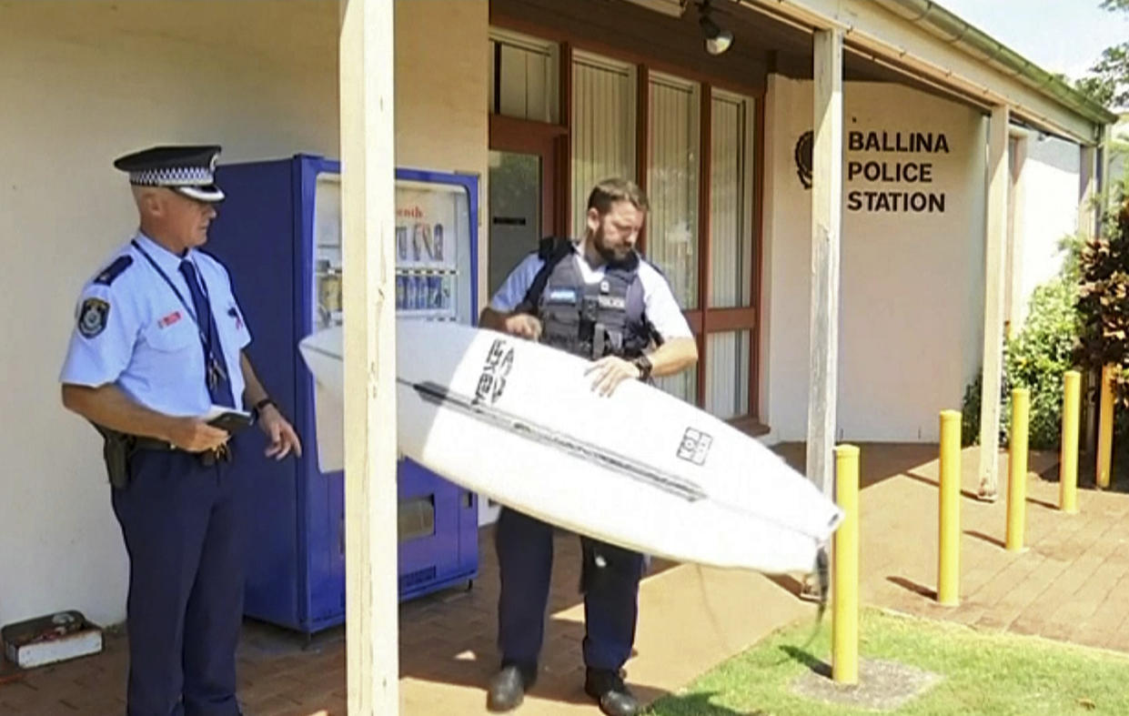 Das Surfbrett, mit dem Lee Jonsson einen Hai abwehren konnte. (Bild: Australian Broadcasting Corporation via AP)