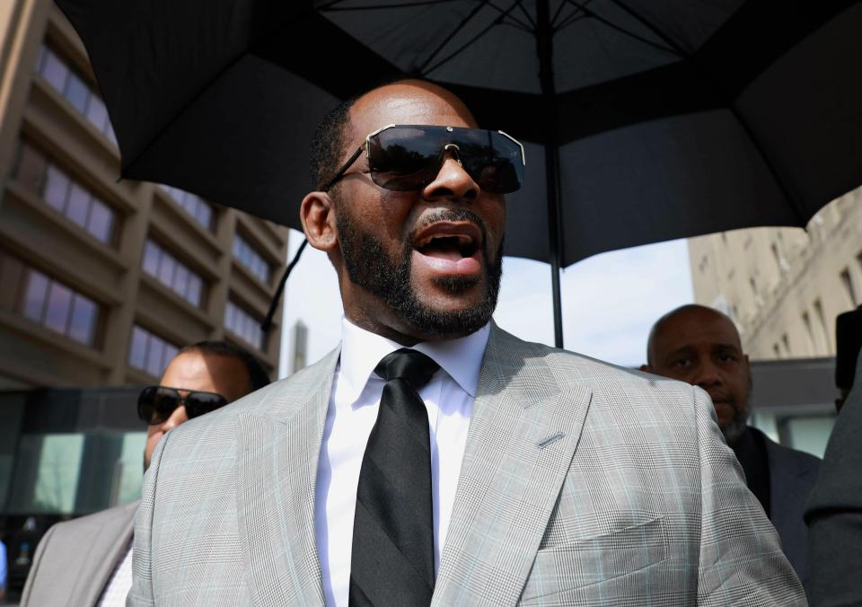 R. Kelly leaves court in Chicago on June 6, 2019.