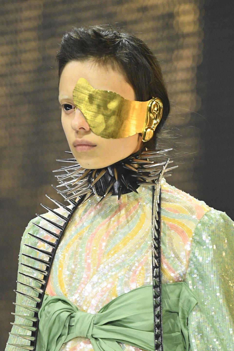 From applying faux tears to taking on a Ziggy Stardust mullet, 6 hair and makeup lessons straight from Gucci's fall show.