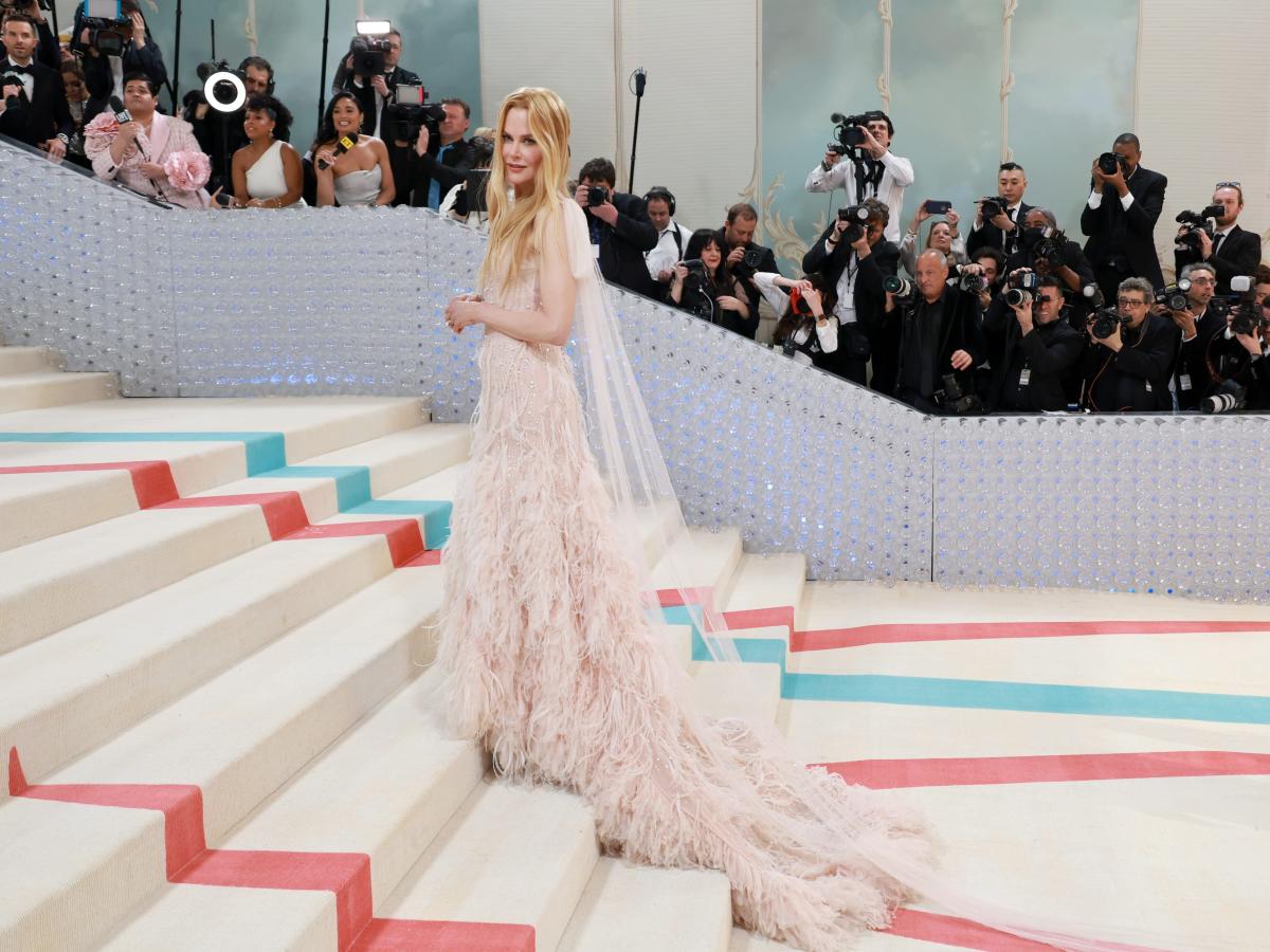 Nicole Kidman wore the iconic dress Karl Lagerfeld designed for her ...