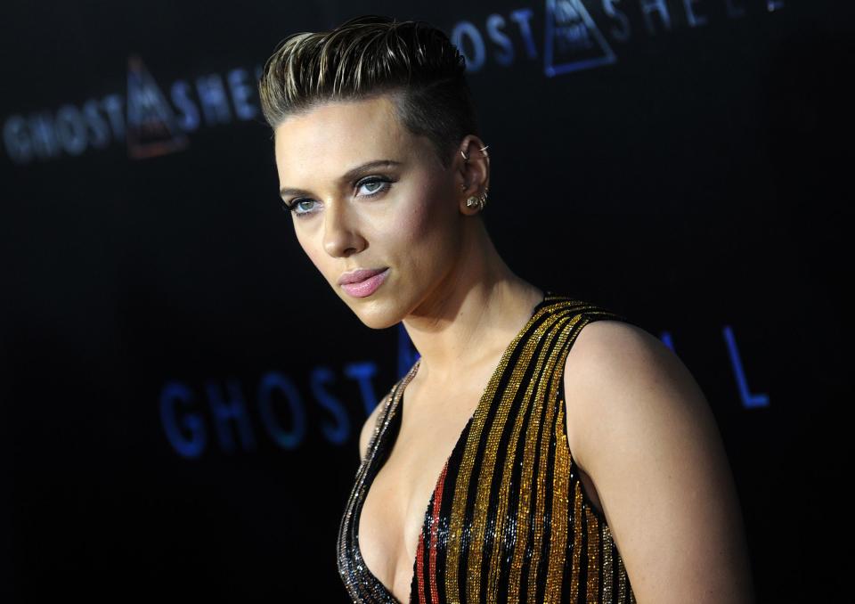 Scarlett Johansson sollte in dem Biopic "Rub & Tug" den Transgender-Mann Dante "Tex" Gill. Nach heftiger Kritik zog sie sich aus dem Projekt zurück. (Bild: Dennis Van Tine /ABACAUSA/ddp images)