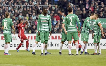 Football Soccer - Werder Bremen v FC Bayern Munich - German Bundesliga - Weserstadion, Bremen, Germany - 28/01/17 - Bremen players react after Munich's David Alaba scored. REUTERS/Fabian Bimmer