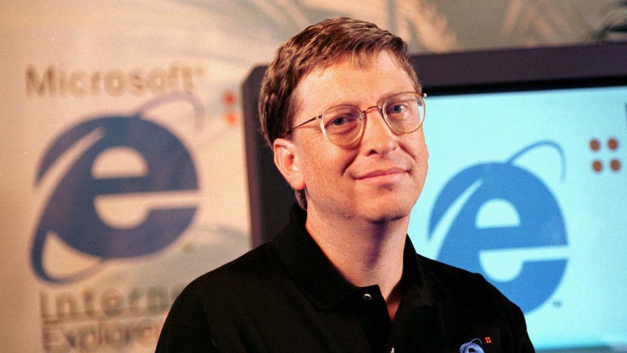 Mandatory Credit: Photo by Dwayne Newton/AP/Shutterstock (6497498a)BILL GATES In the largest contempt fine ever sought, the Justice Department asked a federal court, to impose an unprecedented $1 million-a-day fine on software giant Microsoft Corp.
