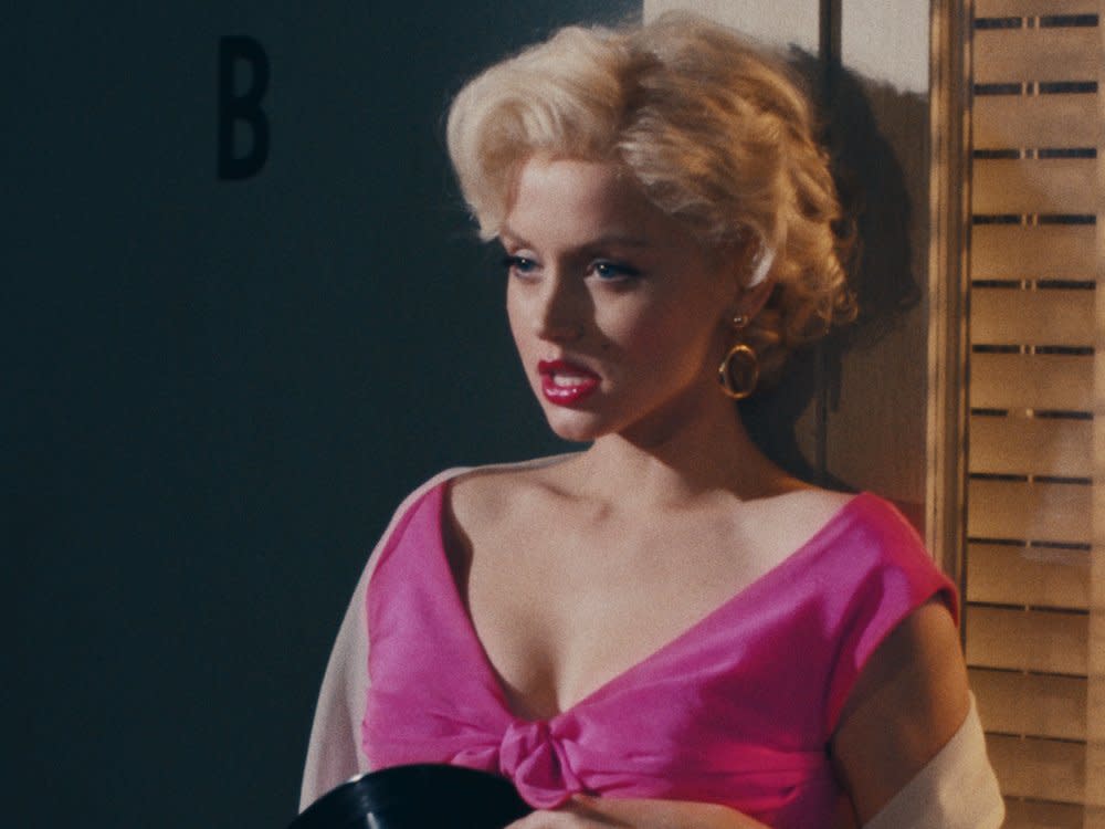 Ana de Armas verkörpert Marilyn Monroe in der Netflix-Produktion "Blond". (Bild: 2022 © Netflix)