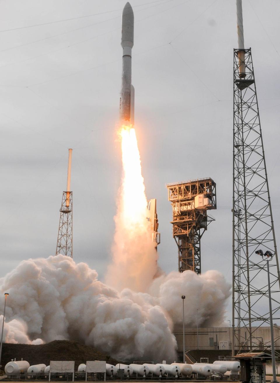 A United Launch Alliance Atlas V rocket lifts off from Cape Canaveral Space Force Station, FL Friday, January 21, 2022. The rocket is carrying a pair of surveillance satellites for the US Space Force. Mandatory Credit: Craig Bailey/FLORIDA TODAY via USA TODAY NETWORK