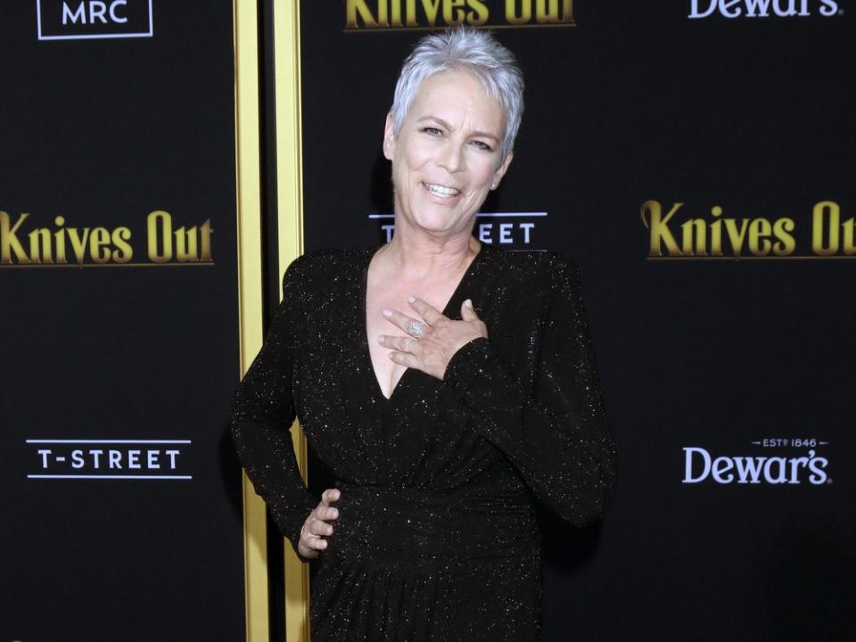 Jamie Lee Curtis auf dem roten Teppich. (Bild: Kathy Hutchins/Shutterstock.com)