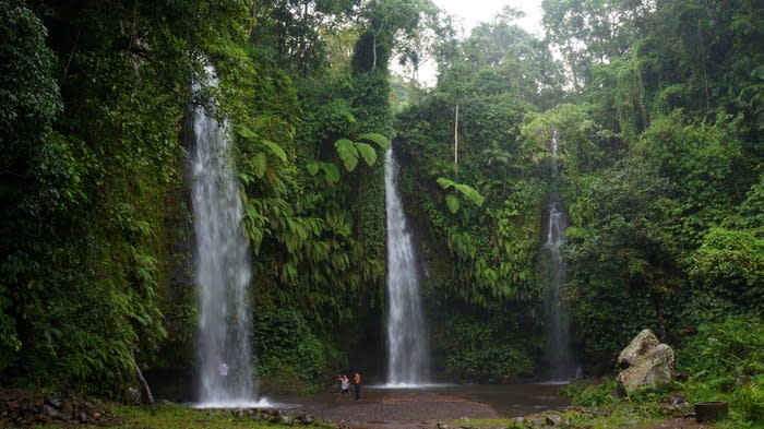 Benang Setokel Waterfall: The second waterfall, which is a twin called Benang Setokel, is only a ten-minute walk from Pengkelep Udang Waterfall.