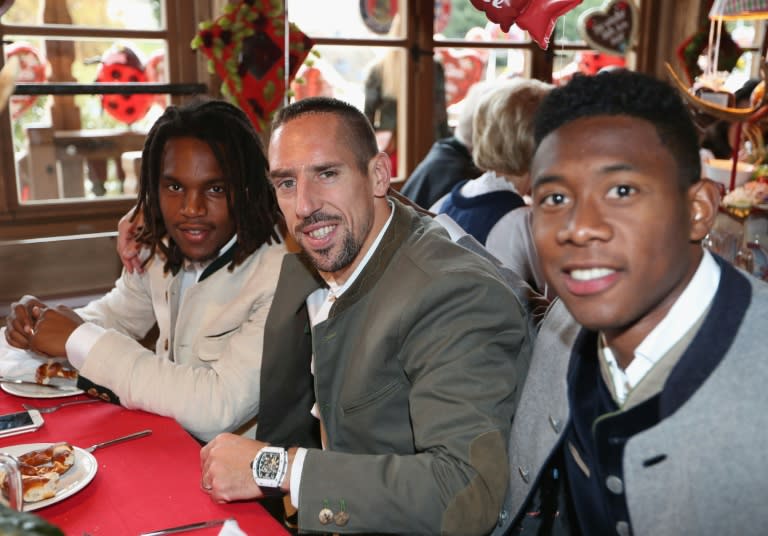 (R-L) Bayern Munich's Austrian defender David Alaba, French midfielder Franck Ribery and Portuguese midfielder Renato Sanches pose at the Oktoberfest beer festival in Munich, southern Germany, on October 2, 2016