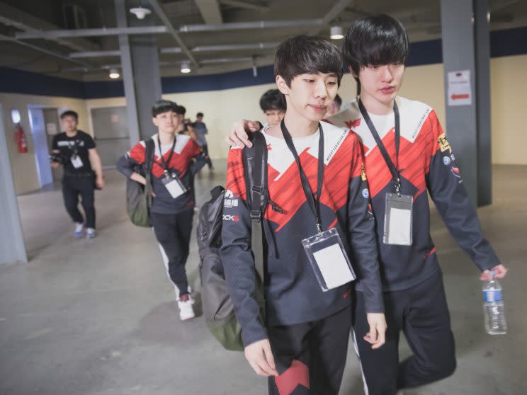 Team WE support Nam “Ben” Dong-hyun with his laning partner Jin “Mystic” Seong-jun (Riot Games/lolesports)