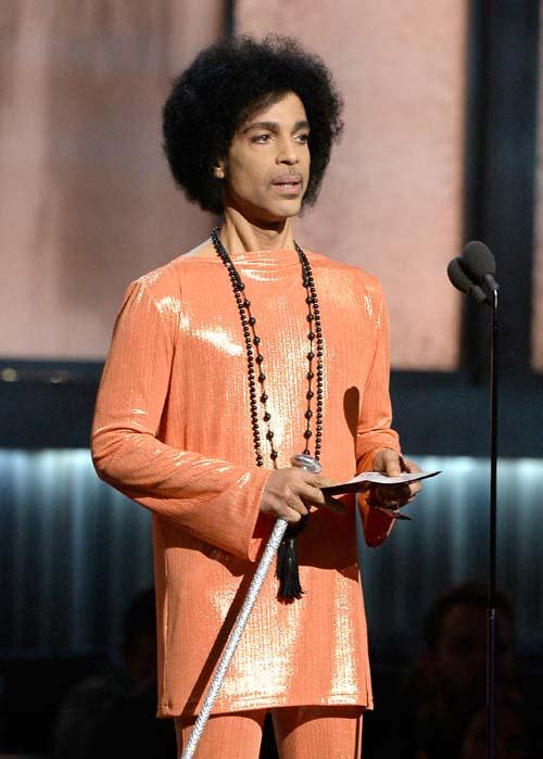 At the 58th annual grammy awards, Prince pulls off this metallic tangerine get-up. In a beaded black necklace, Prince dazzles in his 70’s inspired outfit. It’s never too late to wear flare.