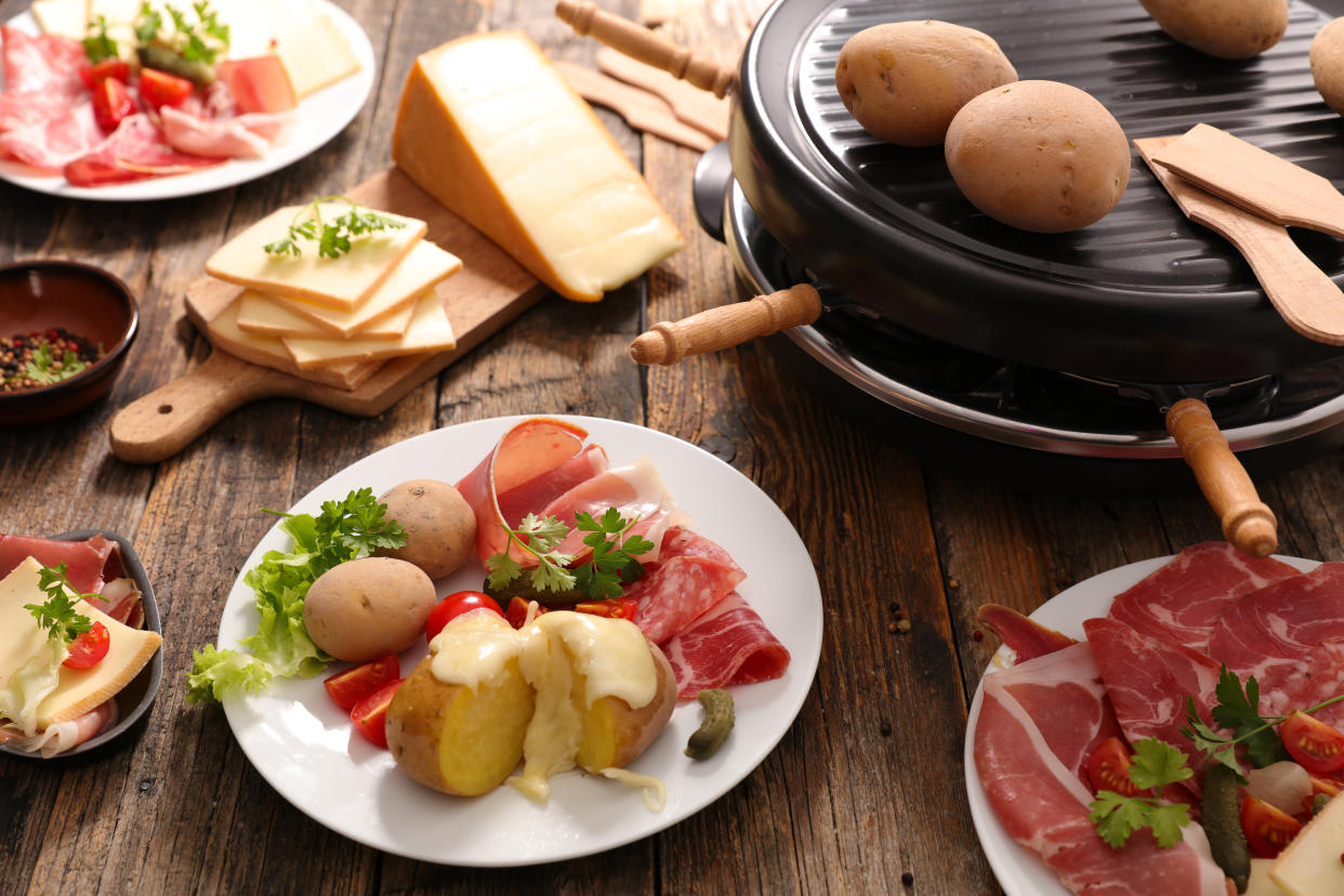 Commencez la période hivernale en beauté avec cet appareil à raclette en promotion !