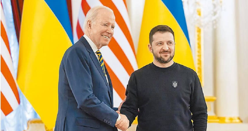 美國總統拜登（左）2023年2月20日訪問烏克蘭首都基輔，與烏克蘭總統澤倫斯基（右）會晤。（圖／摘自烏克蘭總統府官網）