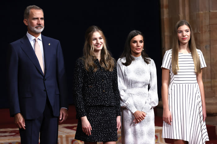 El encuentro de los Reyes y sus hijas con los ganadores de los Premios Princesa de Asturias 2022