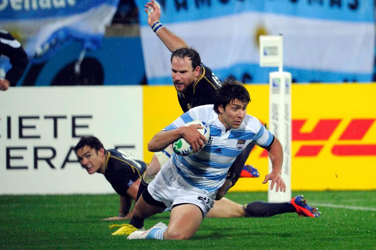 Lucas González Amorosino se zambulle en el in-goal de Escocia: un try memorable en el Mundial 2011