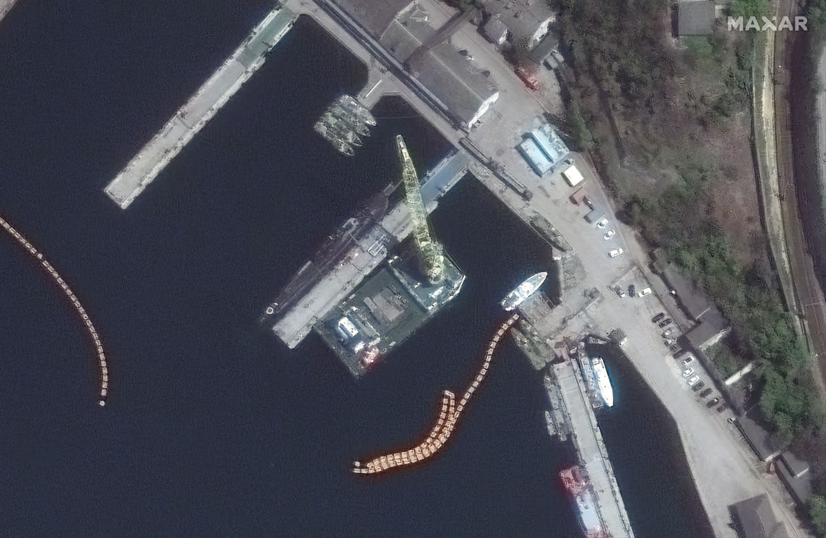 The dolphin pens are at the entrance to Sevastopol Bay. Source: atellite image ©2022 Maxar Technologies