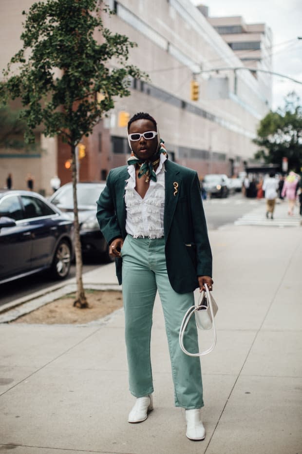 <p>On the street at New York Fashion Week Spring 2022. </p><p>Photo: Imaxtree</p>
