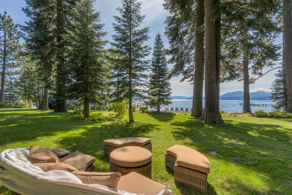 Situated on the western shore — the lake’s California side — in casually chic Tahoe City, the compound spans nearly ten acres in all, with a whopping 185m of uninterrupted lake frontage. Photo: IMP/australscope