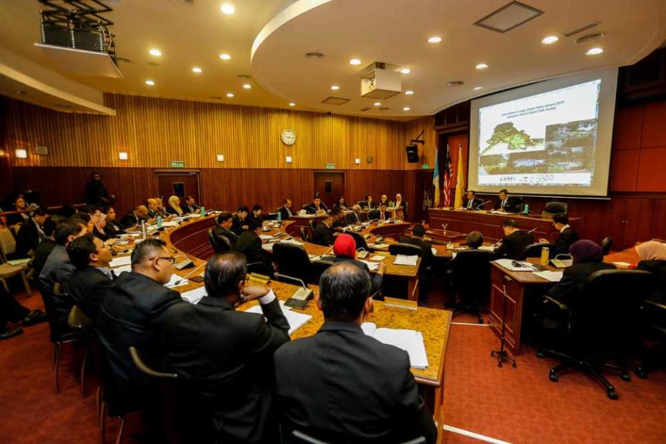 Councillors assemble as Penang Mayor Datuk Yew Tung Seang chairs the Budget meeting in George Town September 18, 2019. ― Picture by Sayuti Zainudin