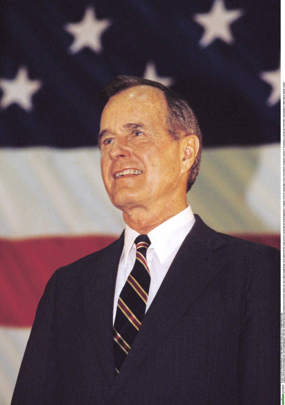 "Read my lips: No new taxes", also "Lest es mir von den Lippen ab: Keine neuen Steuern", versprach der ehemalige amerikanische Präsident George Bush Senior bei seiner Kandidatur im Jahr 1988. Doch das Versprechen hielt er nicht lange: Kaum war er im Amt wurde Bush Senior sowohl von Republikanern als auch Demokraten dazu gebracht, die Steuern zu erhöhen, um das Haushaltsdefizit zu bekämpfen. (Bild-Copyright: ZUMA PRESS INC/ActionPress)