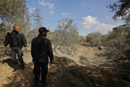 Palestinian policemen loyal to Hamas inspect the scene of an Israeli air strike in the northern Gaza Strip October 28, 2013. REUTERS/Suhaib Salem