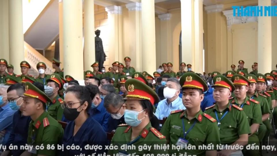 越南女首富張美蘭貪腐案5日開庭，涉及被告多達85人、包含15名央行官員。（圖／翻攝自Báo Thanh Niên新聞影片）
