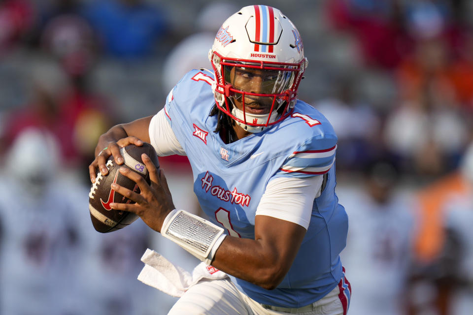 Houston quarterback Donovan Smith scrambles during the first half of the team's NCAA college football game against UTSA, Saturday, Sept. 2, 2023, in Houston. (AP Photo/Eric Christian Smith)