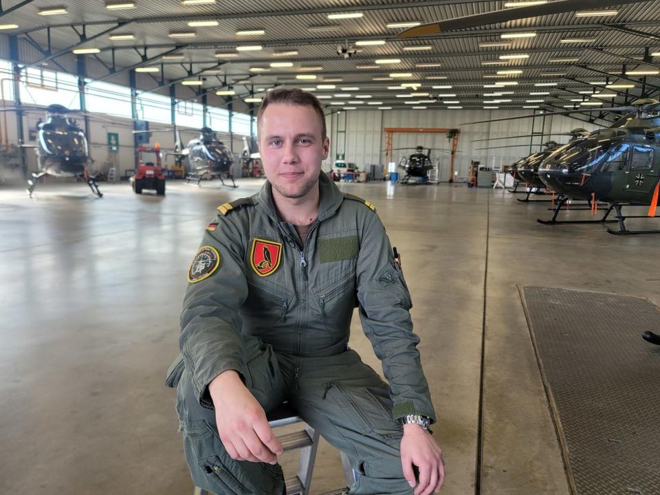 Lennards Traumjob als Helikopterpilot bei der Bundeswehr ist zum Greifen nah.  (Bild: ZDF / Axel Funck)