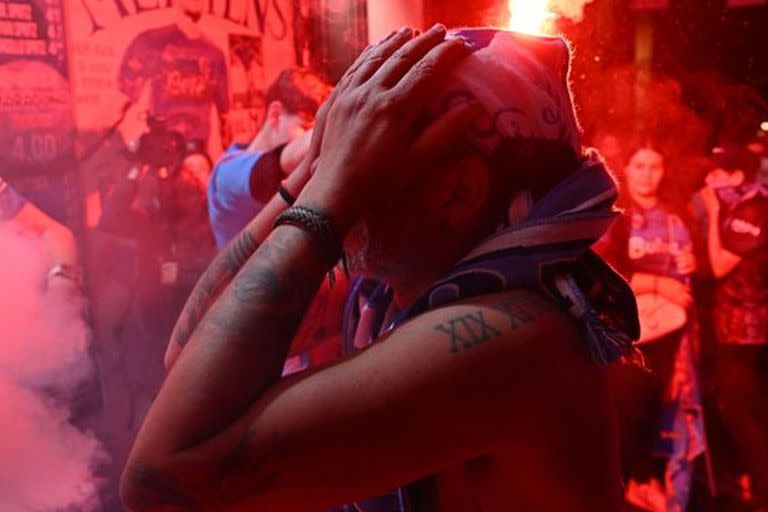 Un hincha del Napoli rompe en llanto durante los festejos por el Scudetto