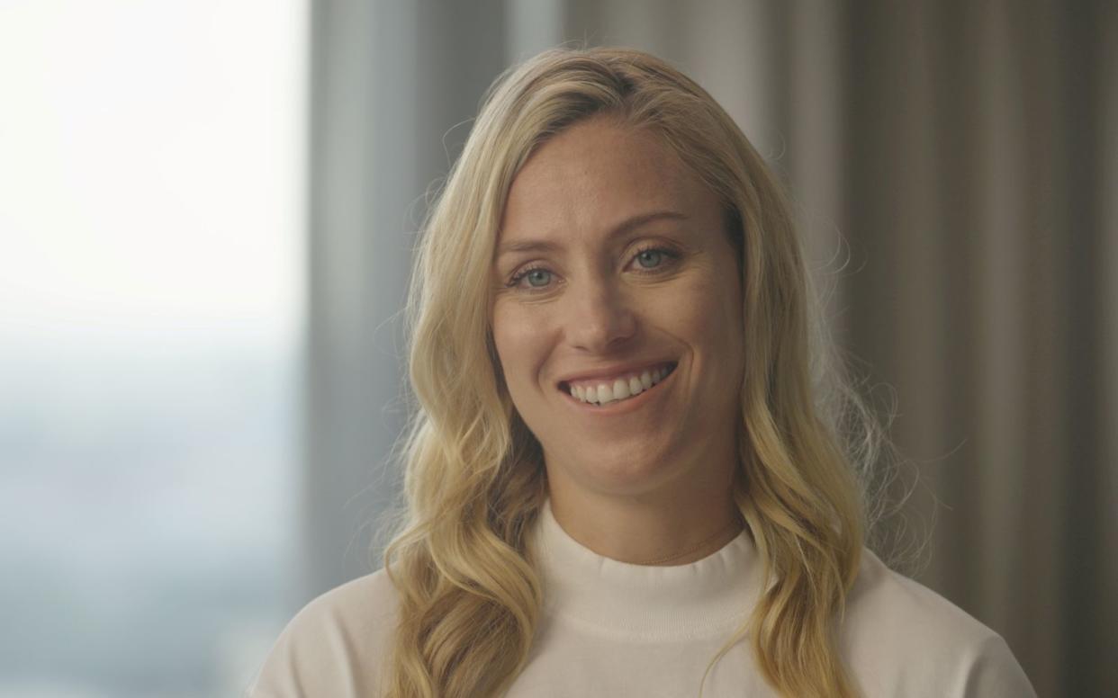 Angelique Kerber ist die erste von vier starken Promi-Frauen, die für die zweite Staffel der Reihe "Her Story" (Sky) ein halbes Jahr mit der Kamera begleitet wurden.  (Bild: Sky / Nils Pajenkamp)