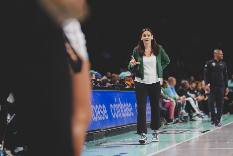 Sandy Brondello, Chicago Sky, New York Liberty June 4th, 2023; New York Liberty lose to the Chicago Sky 86-82 at the Barclays Center Arena in Brooklyn, NY. (Brandon Todd/New York Liberty)