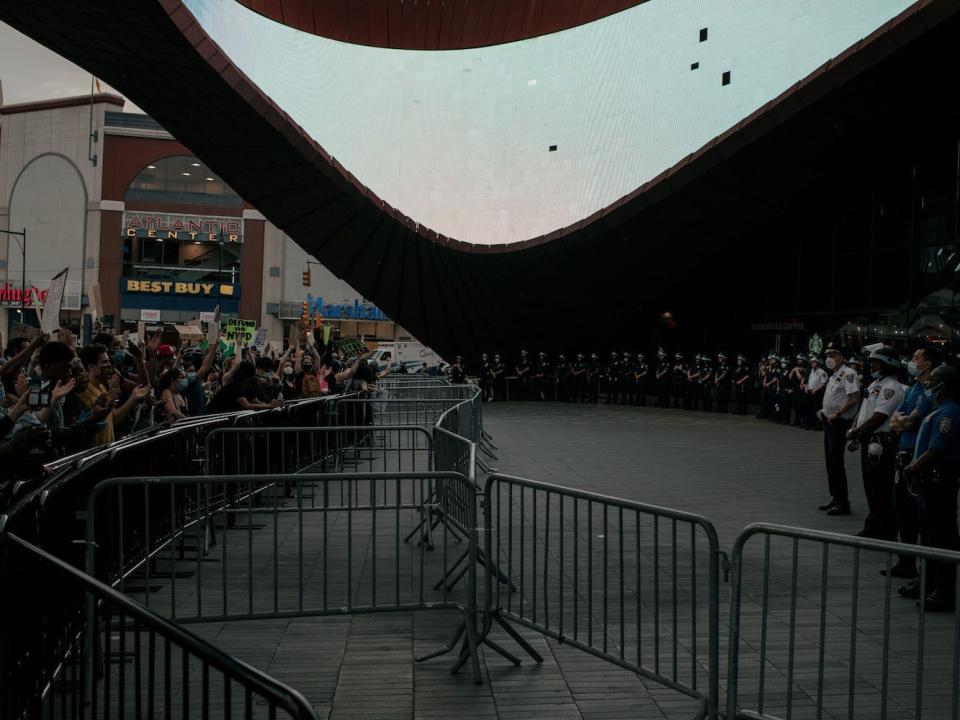 nypd police officers kettling