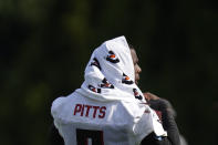 Atlanta Falcons tight end Kyle Pitts takes part in drills at the NFL football team's practice facility on Wednesday, July 27, 2022, in Flowery Branch, Ga. (AP Photo/Brynn Anderson)