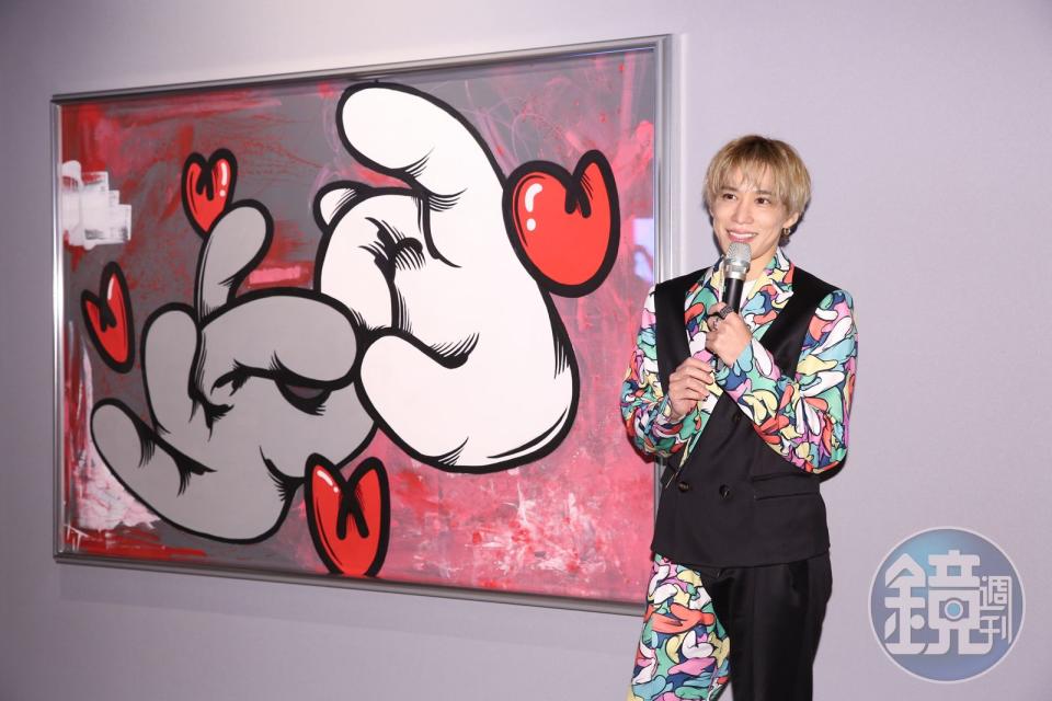 千賀健永親自導覽個展，這幅手指愛心畫作被ARASHI嵐成員櫻井翔相中欲收藏，卻遭他以「要帶來台北展出」拒絕。