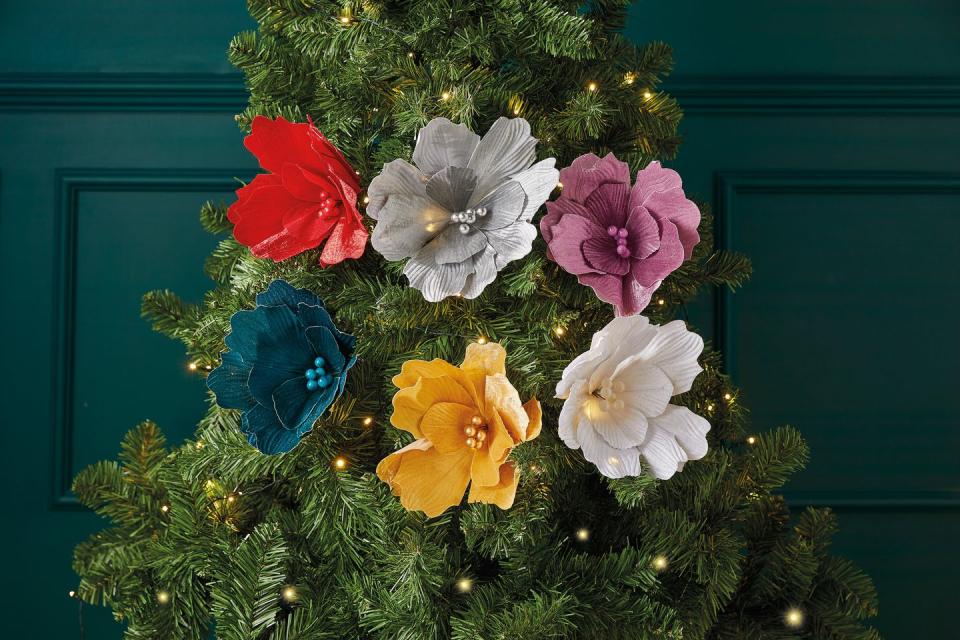 6) Decorative Tree Foliage (£4.99)