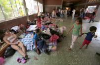 Colombianos deportados desde Venezuela duermen en un albergue temporal en Villa del Rosario. REUTERS/Jose Miguel Gomez