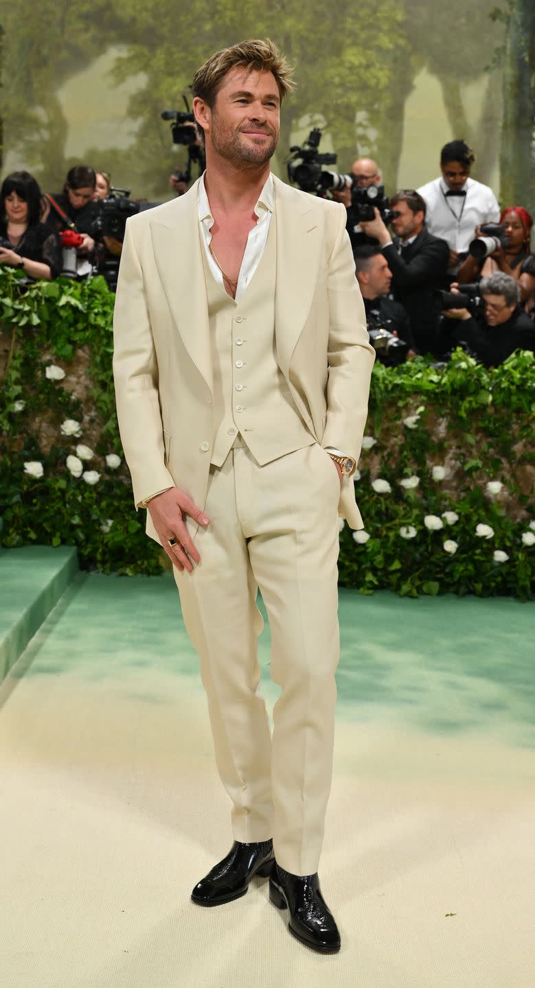 chris hemsworth at met gala