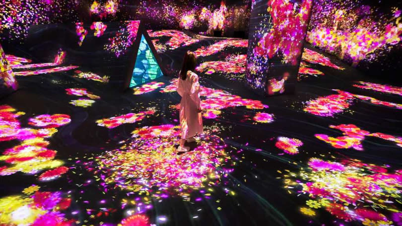 藝術展覽福岡teamLab Forest入場門票也有買一送一優惠，售價480元起。（圖／KKday提供）