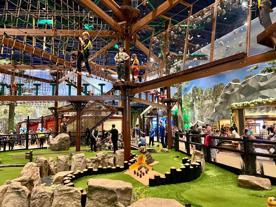Howlers Peak Ropes Course in Great Wolf Lodge