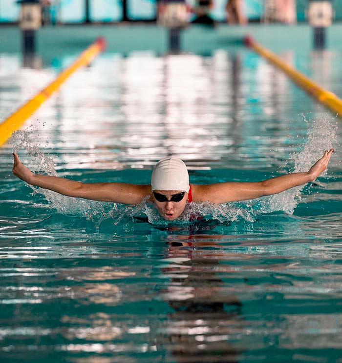 The Swimmer cuenta la historia de una joven siria refugiada en Alemania que llega a participar en los Juegos Olímpicos