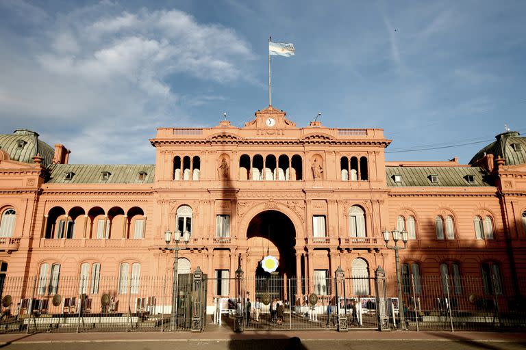 CASA ROSADA; FRENTE; CASA DE GOBIERNO