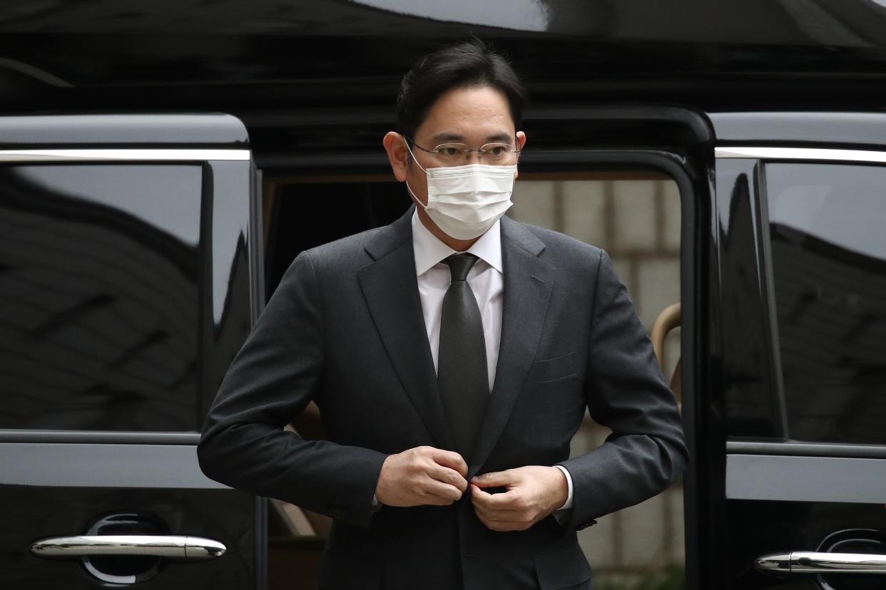 Samsung Electronics Vice Chairman Jay Y Lee arrives at the Seoul High Court on 9 November, 2020 in Seoul, South Korea. (Getty Images)