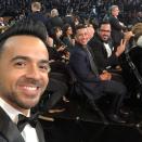 <p>Luis Fonsi no se pudo resistir a tomarse un <em>selfie</em> durante la ceremonia con su compañero de ‘Despacito’ Daddy Yankee. (Foto: Instagram / <a rel="nofollow noopener" href="http://www.instagram.com/luisfonsi/?hl=es" target="_blank" data-ylk="slk:@luisfonsi;elm:context_link;itc:0;sec:content-canvas" class="link ">@luisfonsi</a>). </p>