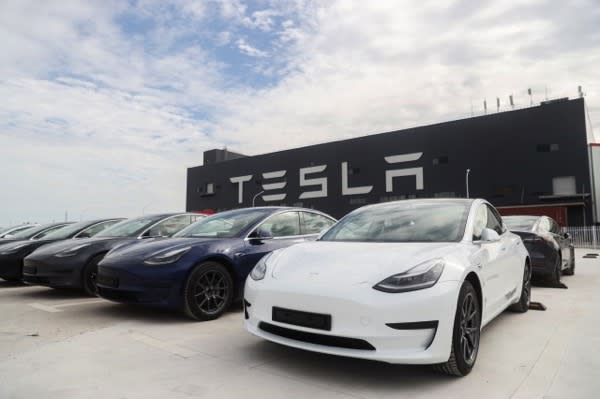 SHANGHAI, Oct. 26, 2020 -- Photo taken on Oct. 26, 2020 shows the Tesla China-made Model 3 vehicles at its gigafactory in Shanghai, east China. (Photo by Ding Ting/Xinhua via Getty) (Xinhua/Ding Ting via Getty Images)