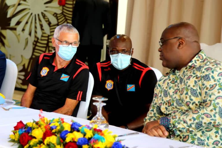 Antes del partido y en medio de revueltas sociales en Kinshasa, el primer ministro Felix Tshisekedi se reunión con Héctor Cúper