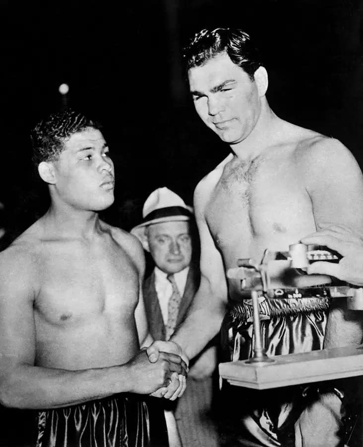 1930: MAX SCHMELING (Schwergewicht) - ist der erste deutsche Box-Champ der Geschichte. Bis heute ist er der einzige deutsche Weltmeister aller Klassen. Im WM-Fight gegen Jack Sharkey profitierte Schmeling von der Disqualifikation seines Kontrahenten wegen eines Tiefschlages