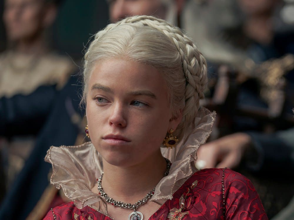 Prinzessin Rhaenyra Targaryen - hier gespielt von Milly Alcock - trägt das typische Eisblond ihrer Familie. (Bild: Home Box Office, Inc.  All rights reserved)